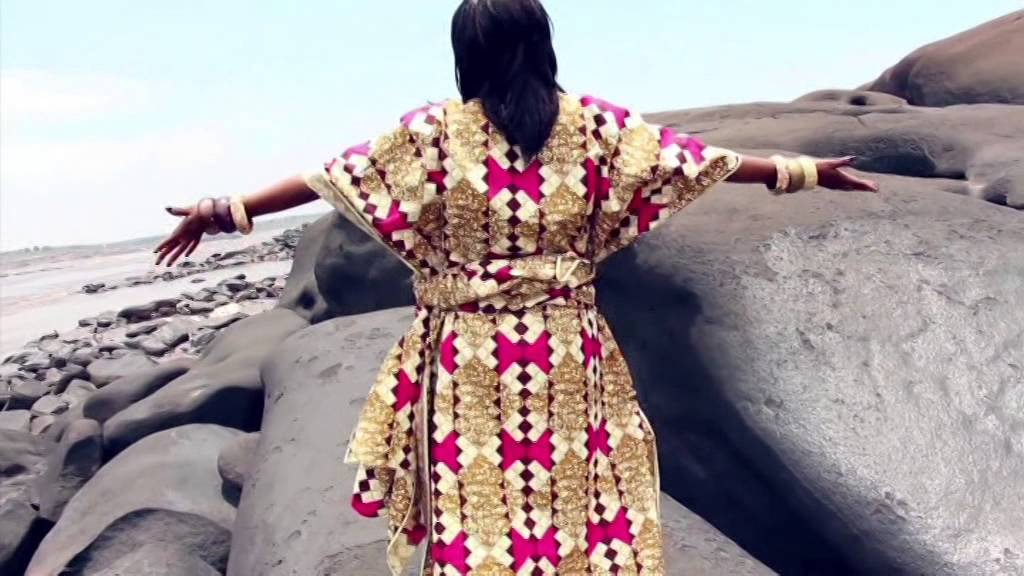 Ni Mambo Yake - CLARISSE TSHIBOLA - Ni Mambo Yake (Official HQ Video)