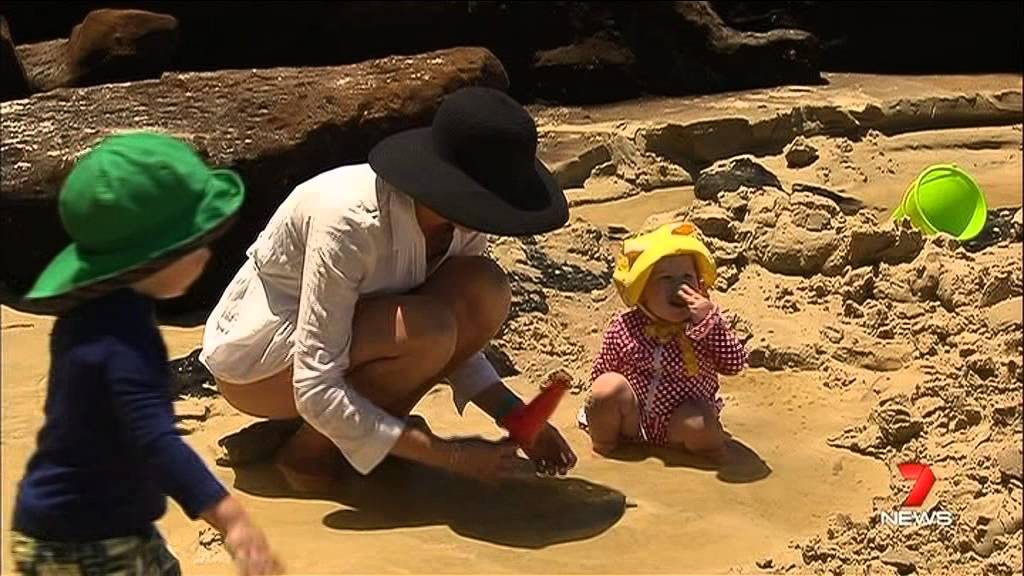 Dingo attack on Fraser Island - Seven National News 27-10-2014