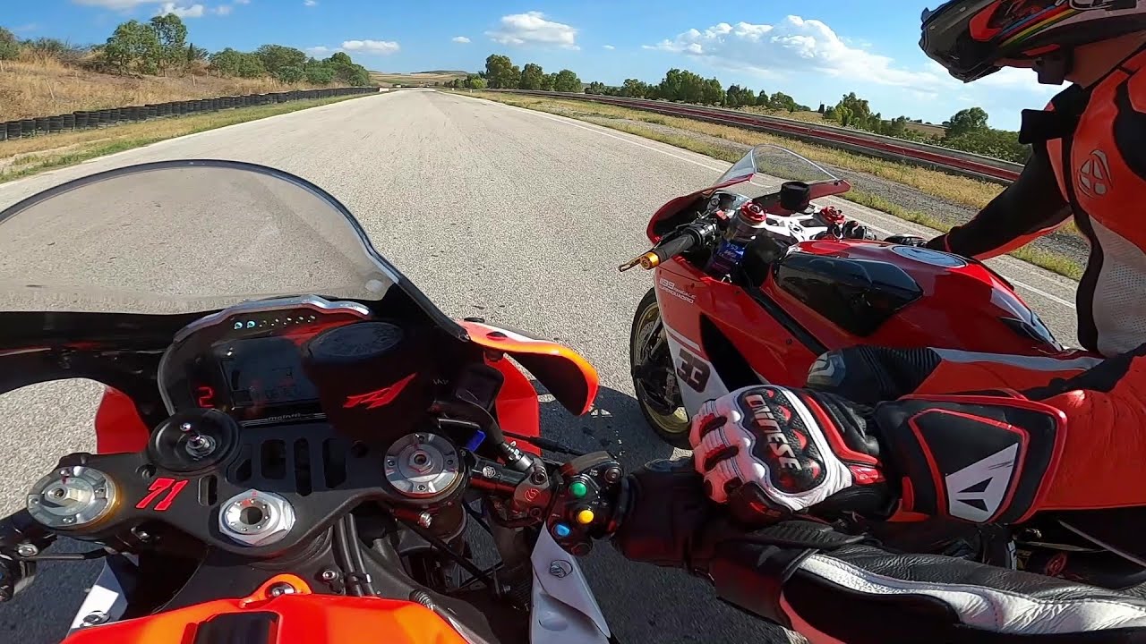 Race time - R1m vs Panigale 1199