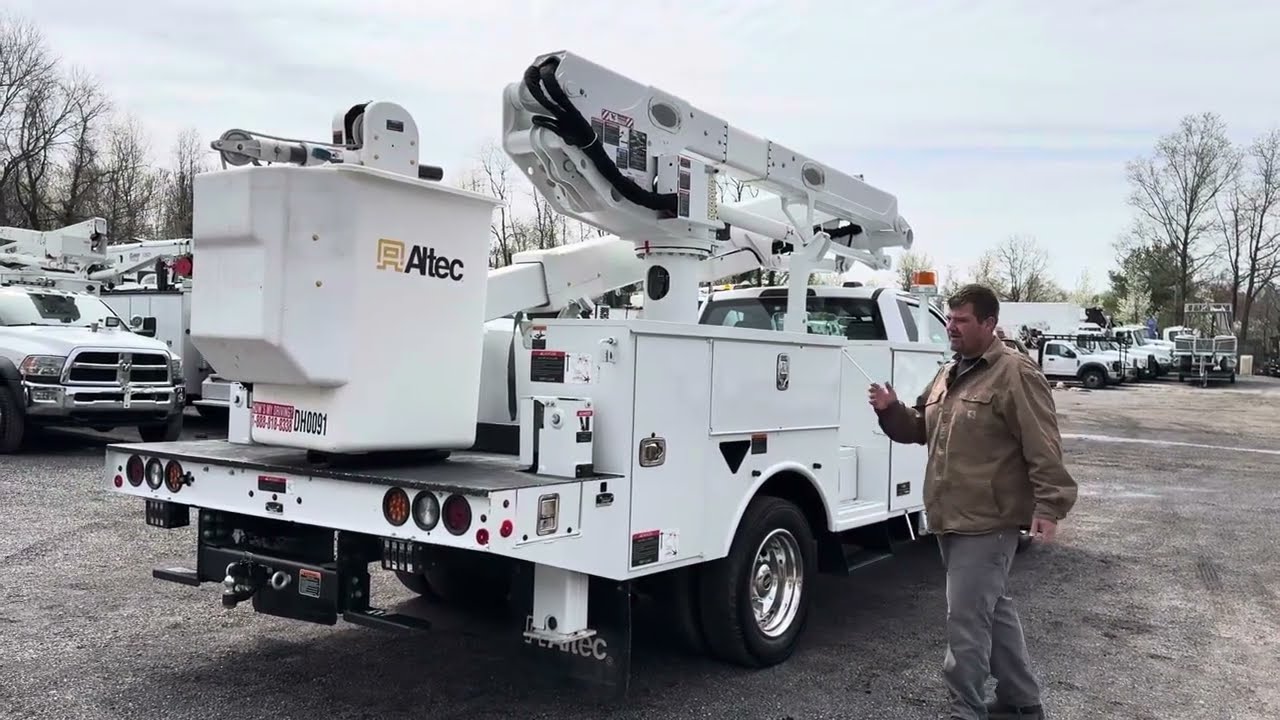 For Sale @ LewisTrucks.com 2020 F-550 4x4 Bucket Utility Service Boom Truck Altec AT48M 52’ Working