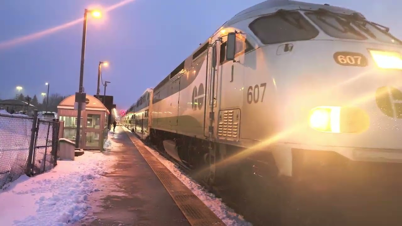 GO Train MP40PH 607 Arriving And Departure Eglinton GO Station Pulling 12 Cars Train New Cab Car 324