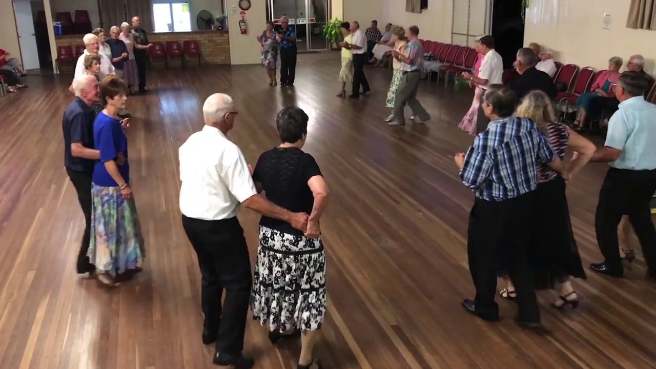 Stanthorpe Schottische, Glenore Grove Hall Dance, January 7, 2017.  Band:  Drifters