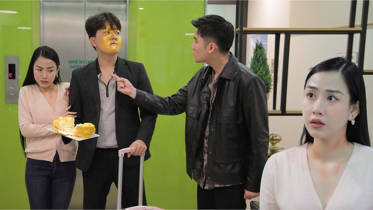 Cô Gái Dúi Đầu Thanh Niên Cắm Mặt Vào Bánh Kem, Hóa Ra Là Phát Tín Hiệu SOS Và Cái Kết