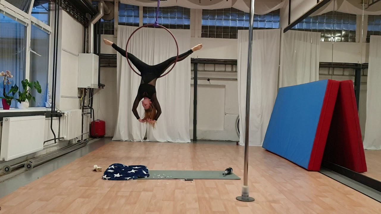 Narozeninova Airko Party 23.3.2019 - Aerial Hoop Veronika Fantova