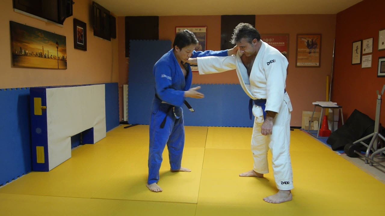 Judo Throw (Nage Waza): Yoko-otoshi (lateral drop) variation