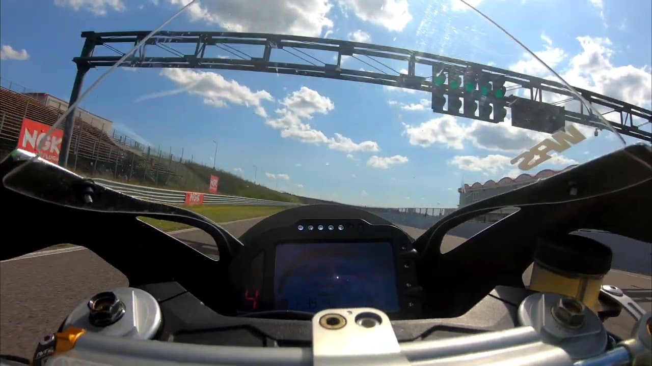 Transilvania Motor Ring. Marius Latcu Zx10rr chasing Clod sbk-Gsxr1000