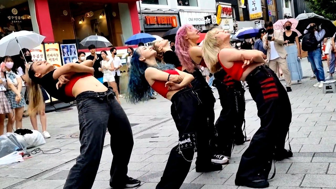 SUNDAY. 6AES. DYNAMIC SUPERB PASSION BUSKING. ON RAINY DAY. HONGDAE.