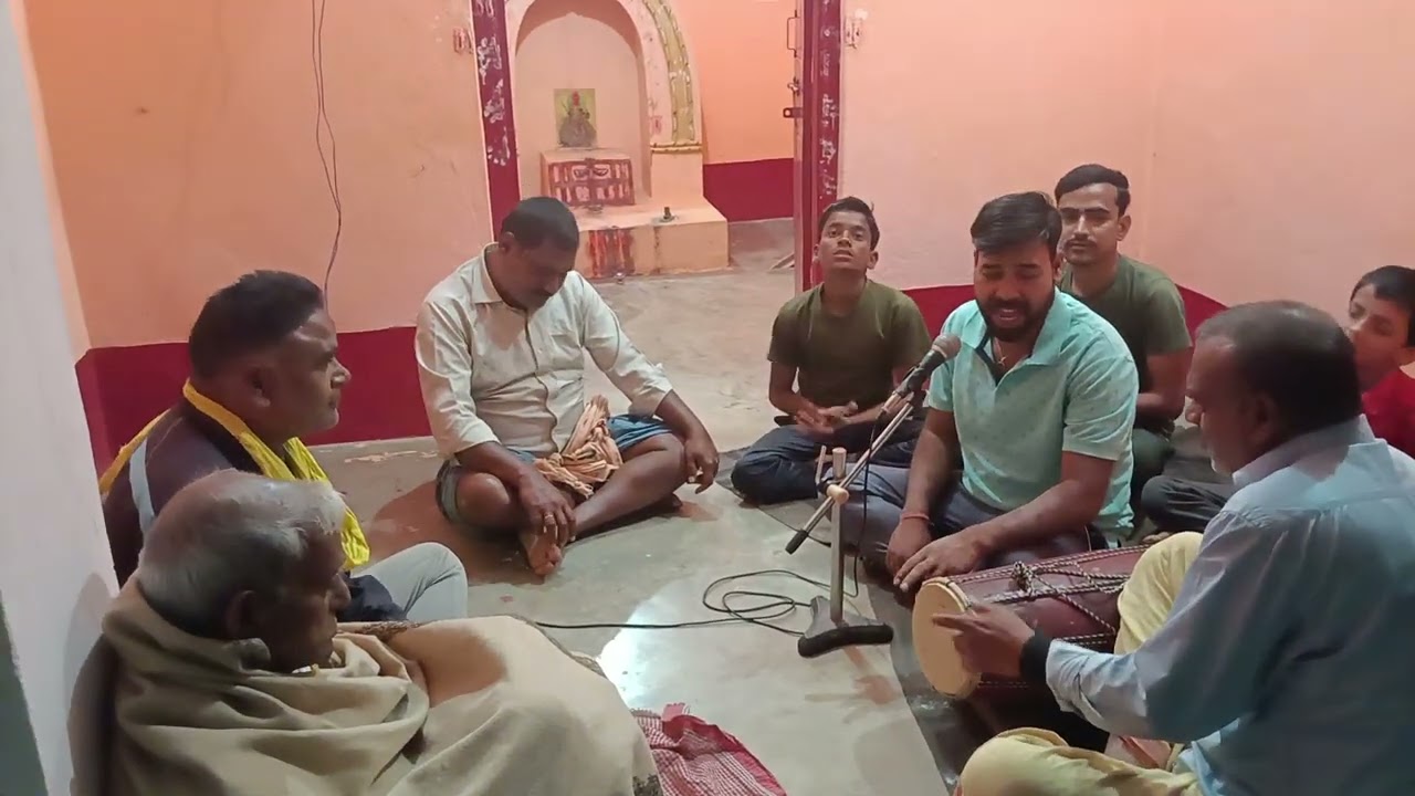 मंदिर के गेट पर खेले गजानन हमसे न बोले 