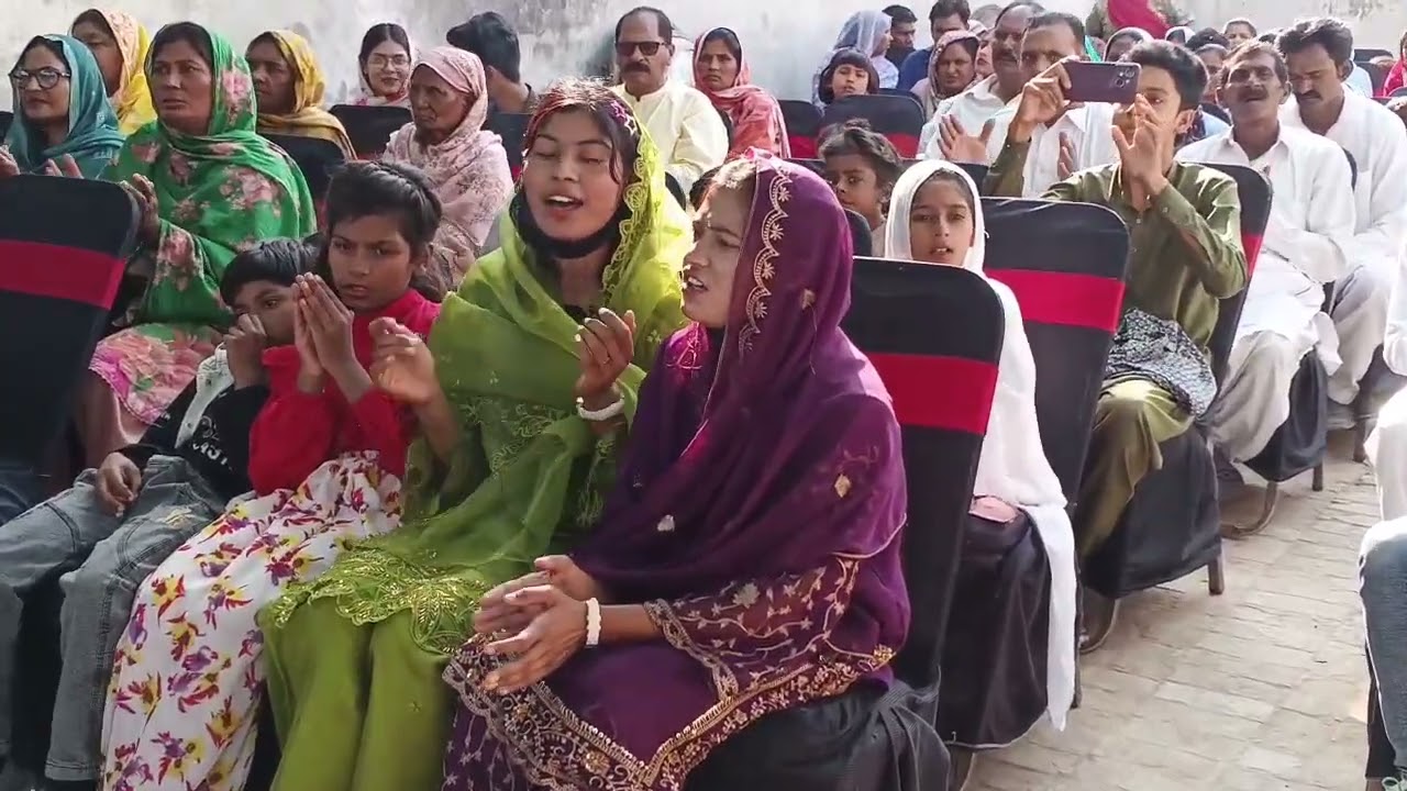 Revival sisters by worshipers in 32 chak               22w/b vehari in Pakistan ❤️🥰😊🥰🤗