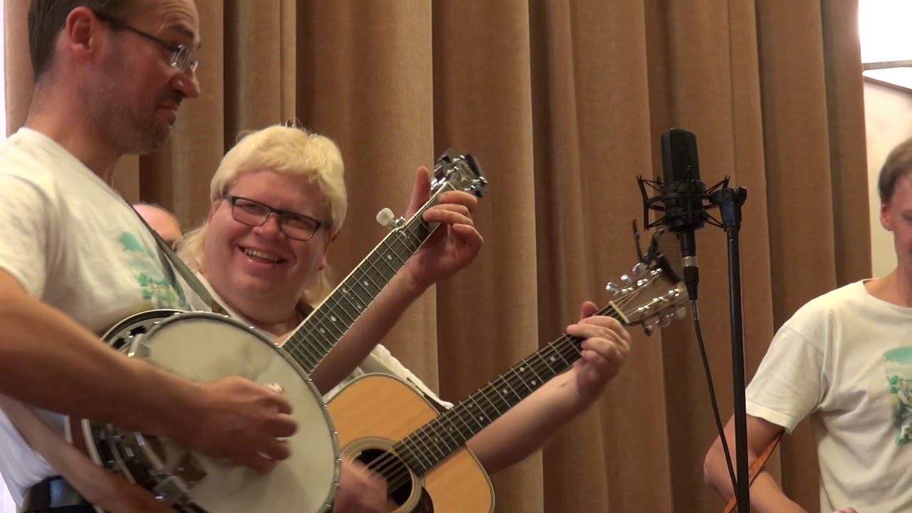 ROBIROHI (AIVAR & ROBI) - Dueling Banjos
