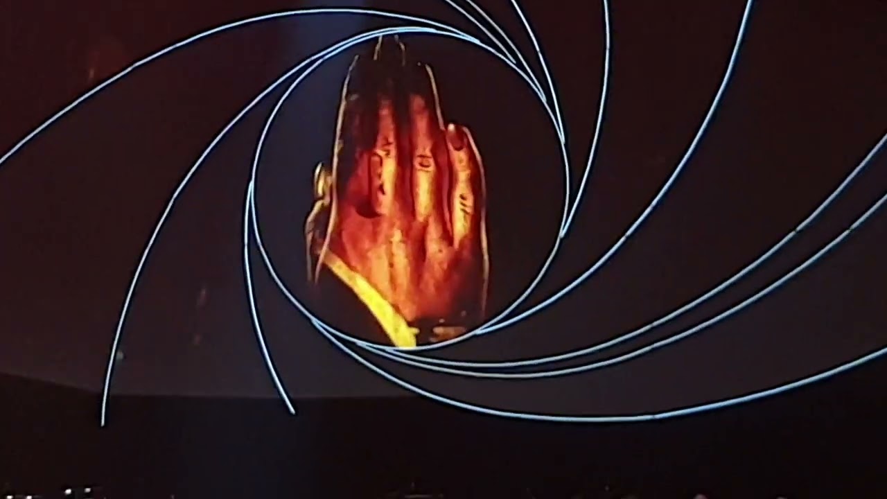 Dame Shirley Bassey - Diamonds Are Forever / Goldfinger - The Sound of 007 in concert 4 Oct 2022 RAH