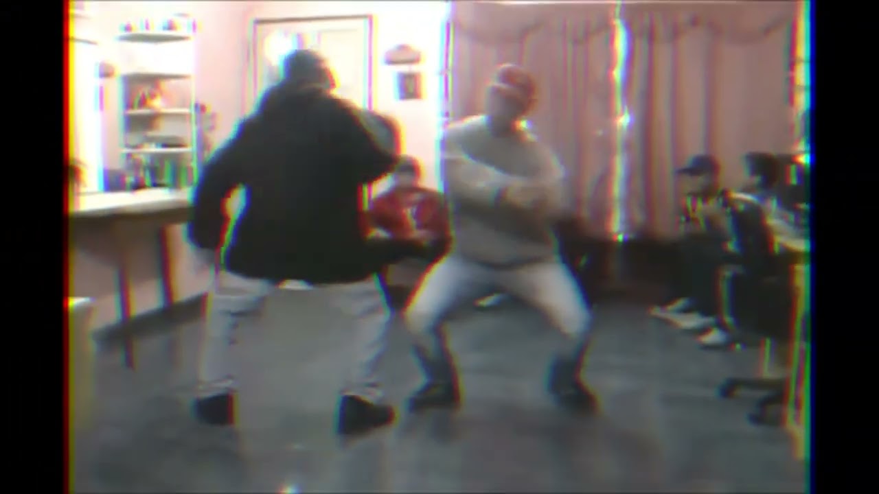 YO RAPERO, ELLA DELANTERA pero si fuera MAINSTREAM