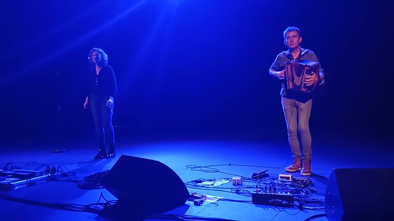 Duo Rozenn Talec / Yannick Noguet.     Gavotte ton double, Fest noz châteaugiron 14/10/2023.