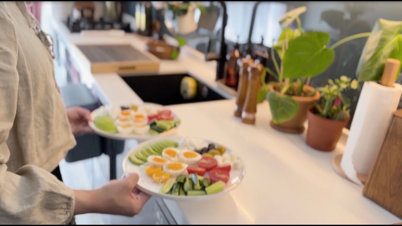 Vlog 2 | Asmr | هدية من سويسرا 🍫 نبتاتي الجديدة🪴 أجواء القهوة الساحرة🧋| سلطة النكتارين  🥑الأفوكادو🍑