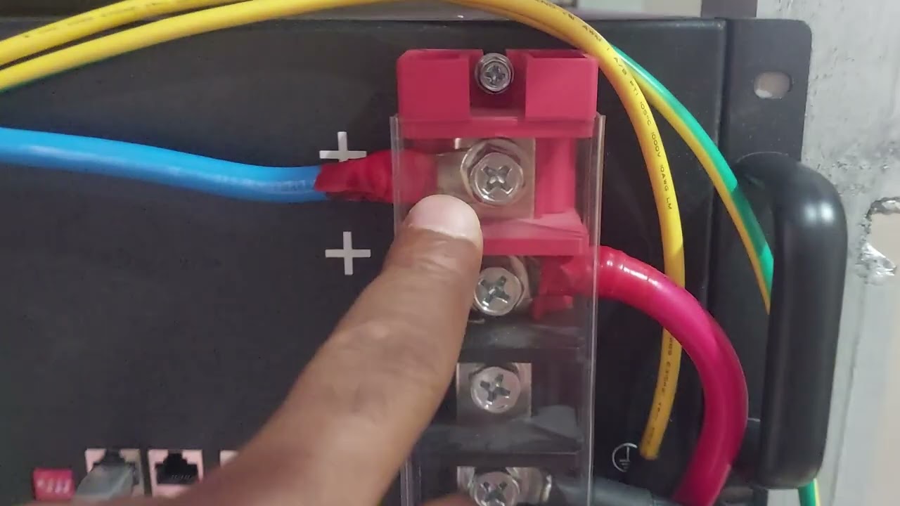 off grid 48v com 2 baterias da zetron de 48v de 105a cada com 🌞  uo chuva ☔️ ligado