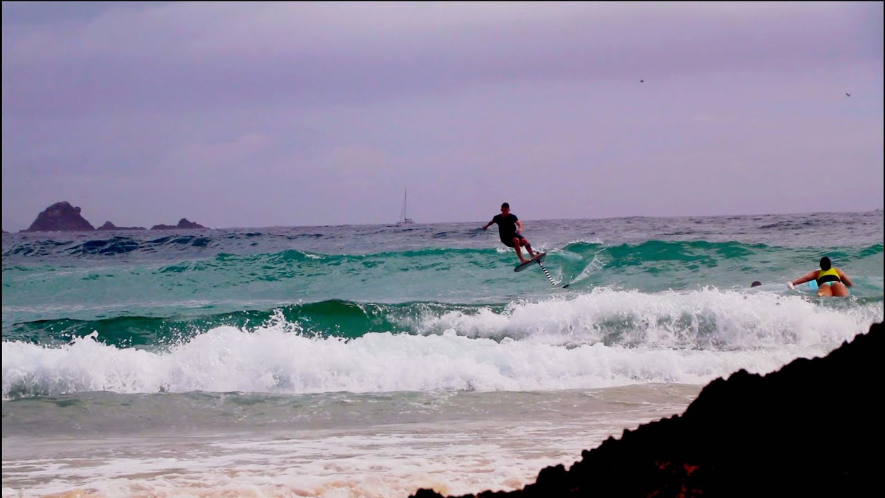 FOILING SURFING BUMPY WATEGOS BYRON BAY