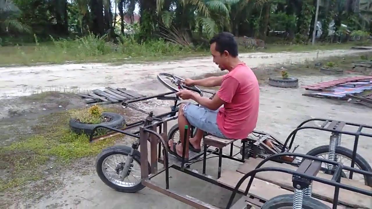 Modifikasi sepeda motor roda 2 jadi 4 buah..