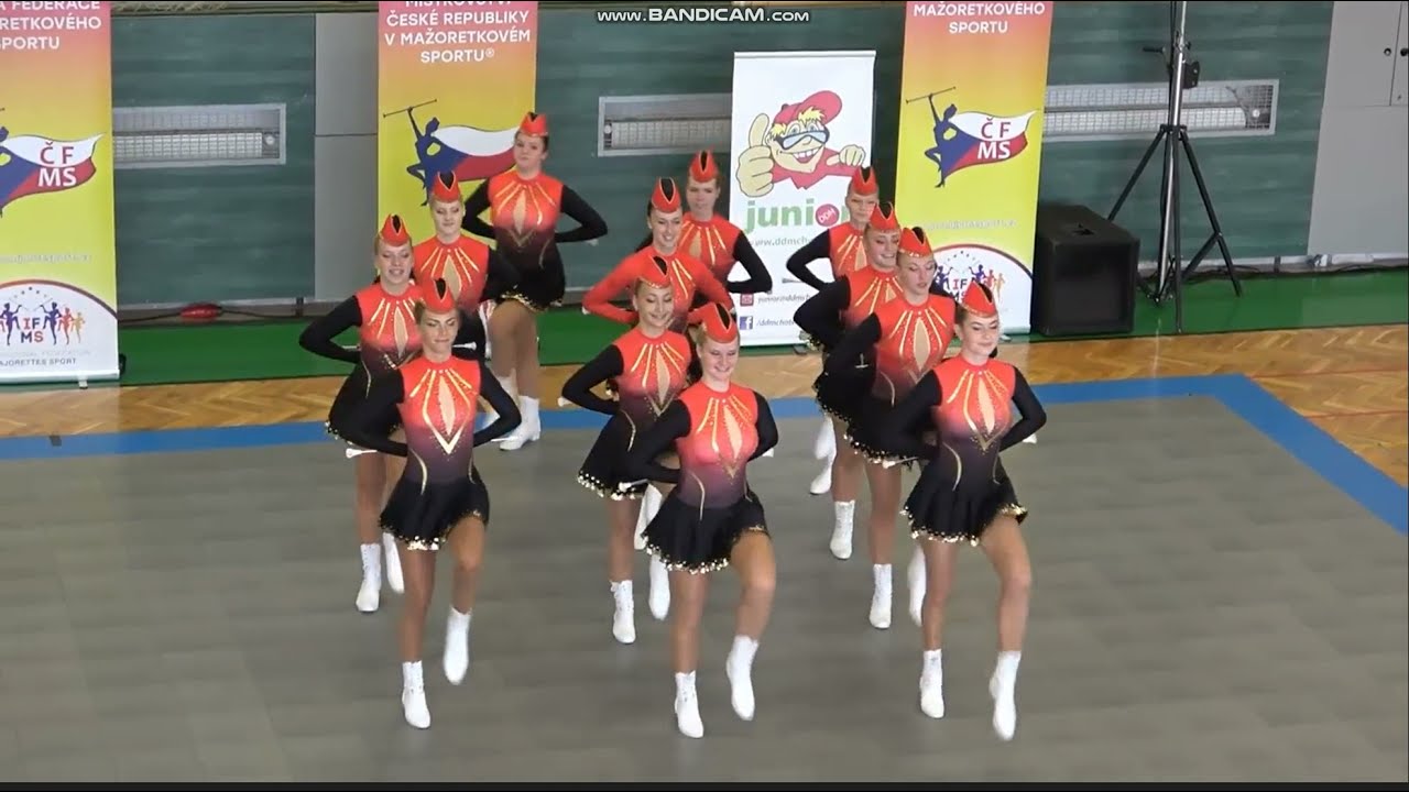 Paprsky Hlučín | Na hraně noci - seniorky baton 2021 |
