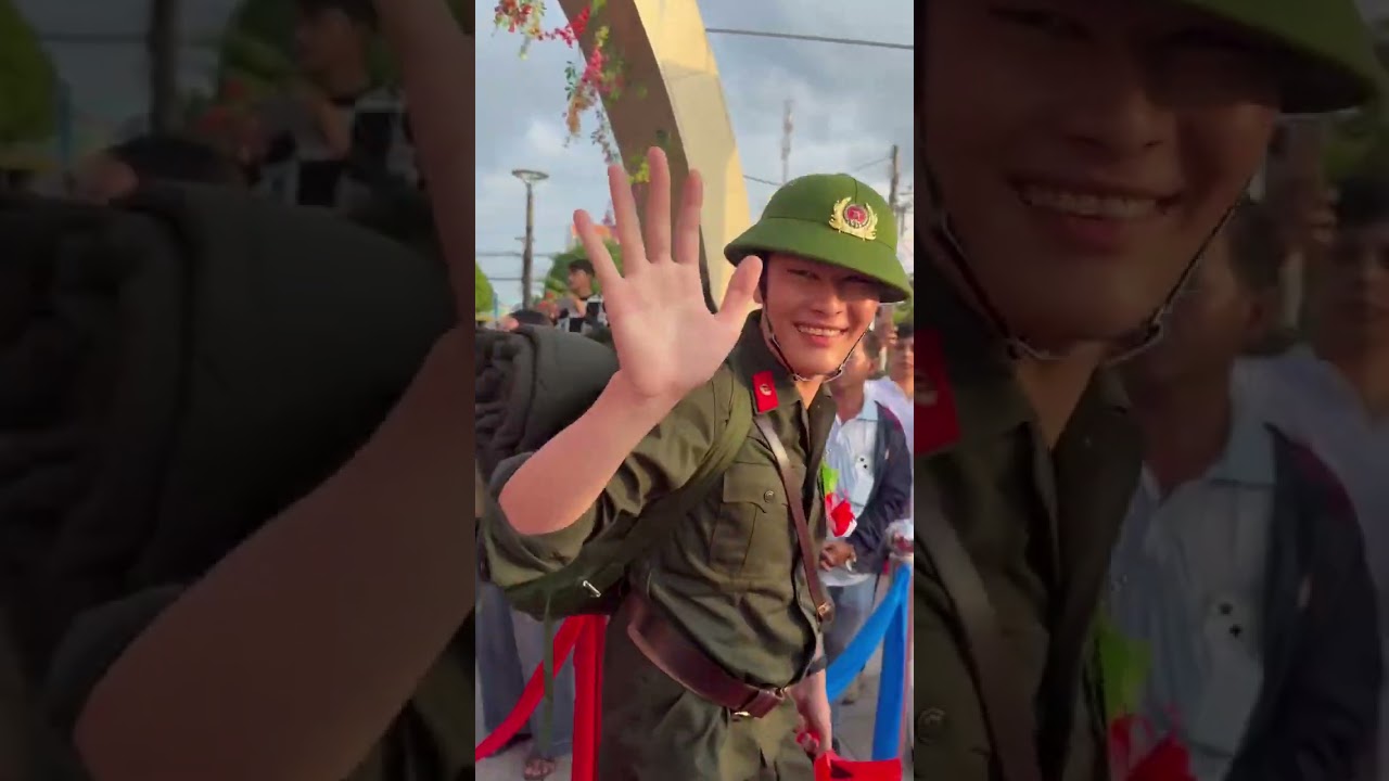 Ngọc Sơn xúc động giây phút tiễn em út Hoàng Định xã Vĩnh Kim,Vĩnh Long lên đường nhập ngũ,thực hiện