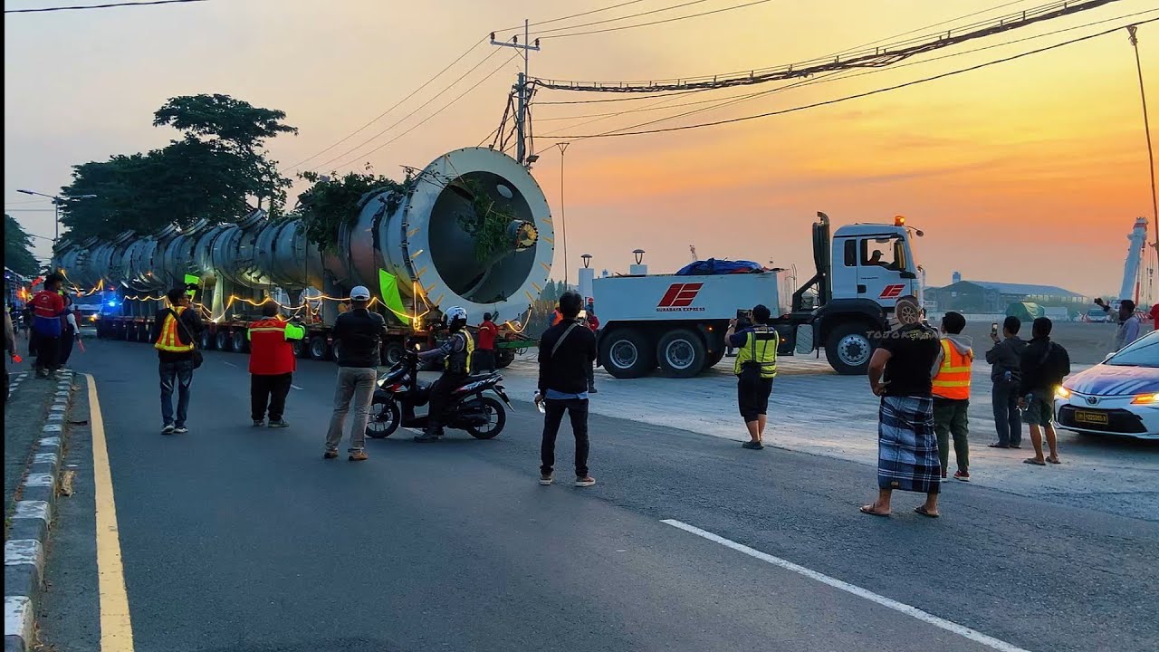 PAKET PASURUAN !!! Truk Trailer Multi Axle berukuran panjang muatan 90ton