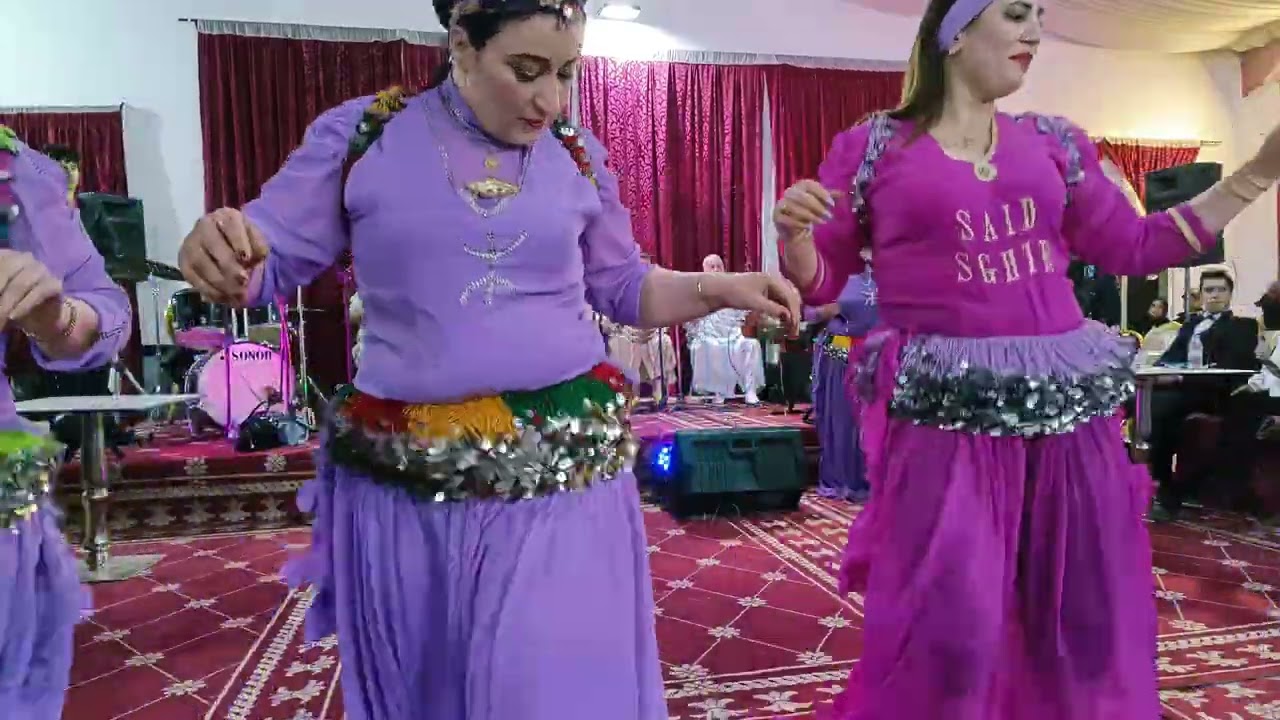 الفنان حسن الشواف يمتع الجمهور بأجمل الأغاني الأمازيغية ثالث عيد الفطر من أزرو Hassan chouaf mn azro