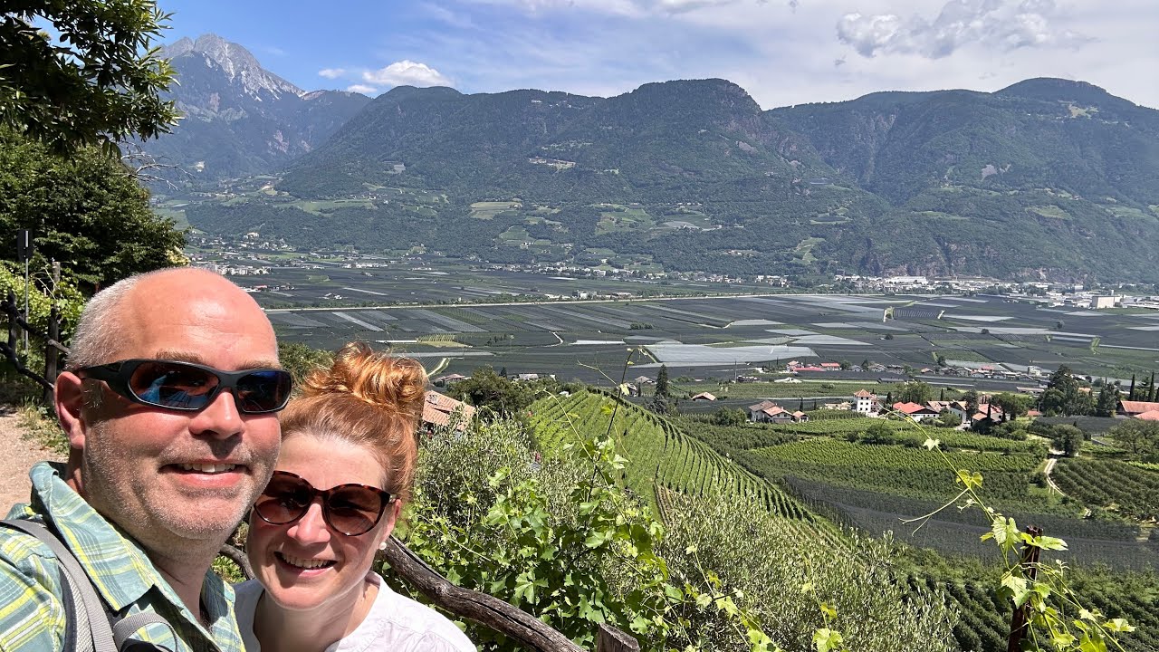 Südtirol: Wanderung auf dem Malinger Waalweg (Meran, Ausblick, Wasser, Wein- und Obstberge)