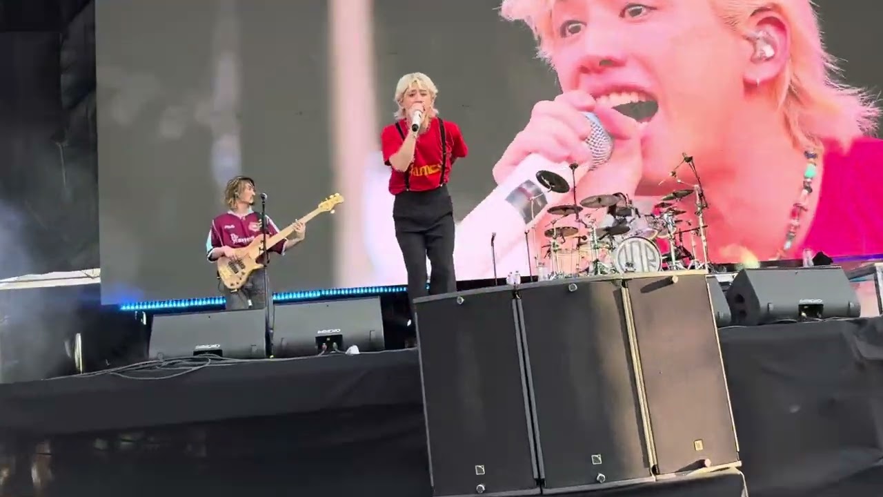 One ok rock Sand Out Fit In Live Tecate Pal Norte México