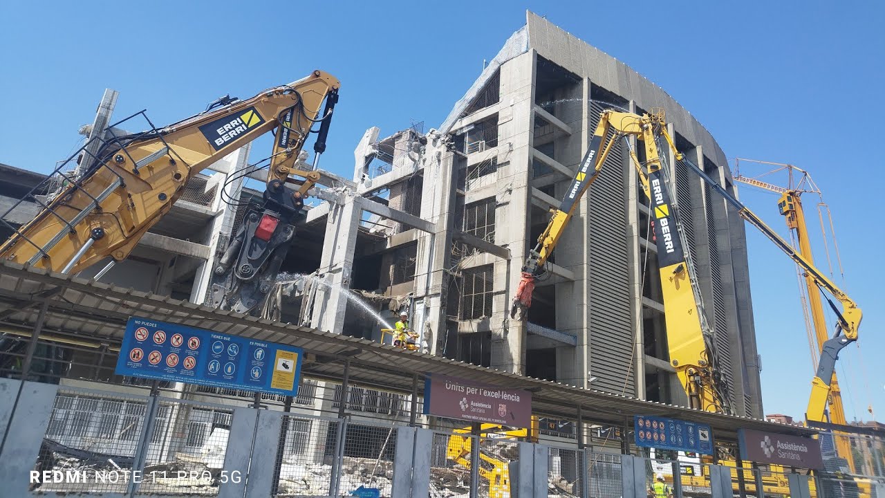 Obras en el Camp Nou a 12 de Junio (Primeras demoliciones)