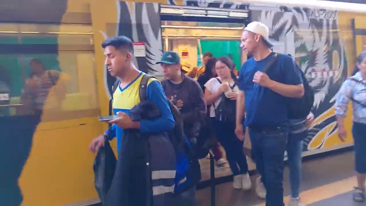 Metro línea 1 llegó a estación bayóvar por baja tren por sin servicio