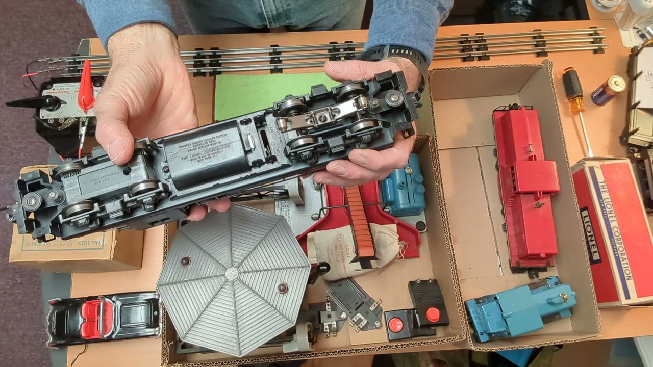 Postwar Lionel garage sale find! Here I test each for first time on video. Lionel 51, 627, & 2338. +