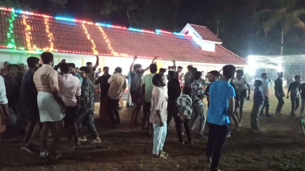 അമ്പലപ്പറമ്പ് ഇളക്കിമറിച്ച ചെയിൻ സോങ്