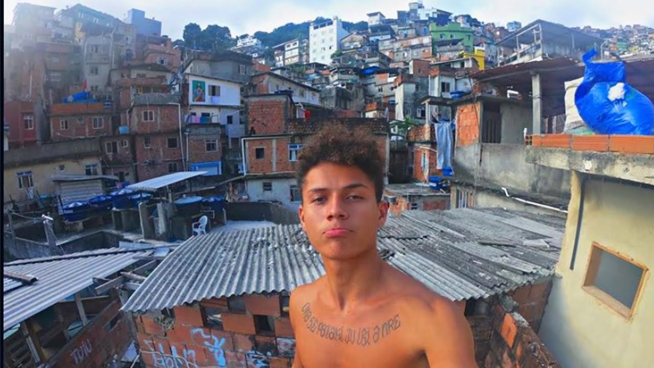 COMO É MORAR NA FAVELA DA ROCINHA - VANTAGENS E DESVANTAGENS