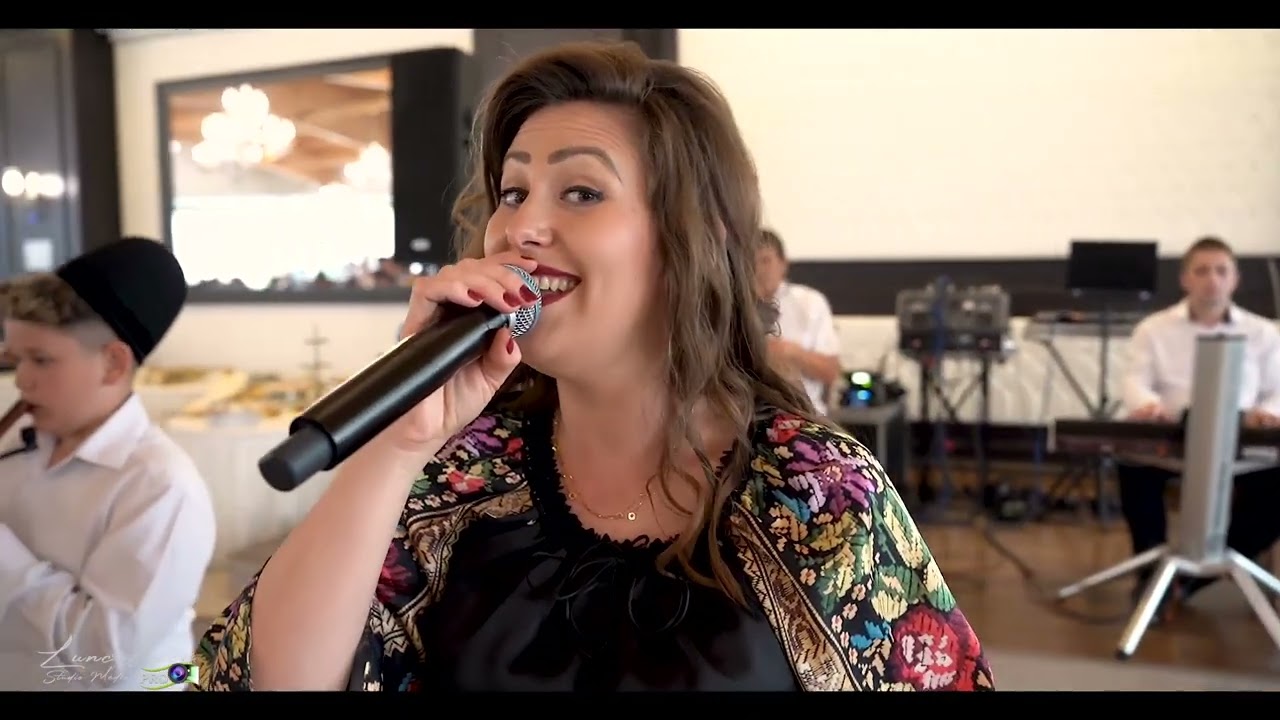 Luminita Maria Dejan & Formatia || Cum e viata omului || Nunta mare in Romania ||. ( Cover )