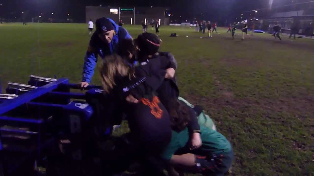 De voorwaartsen zetten een scrum op I