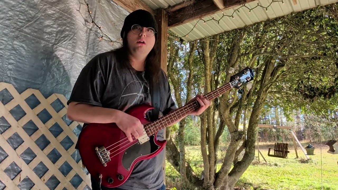 Grand Funk Railroad - Paranoid bass jam