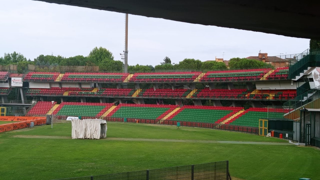 Ternana, il restyling del Liberati: seggiolini rossoverdi allo stadio
