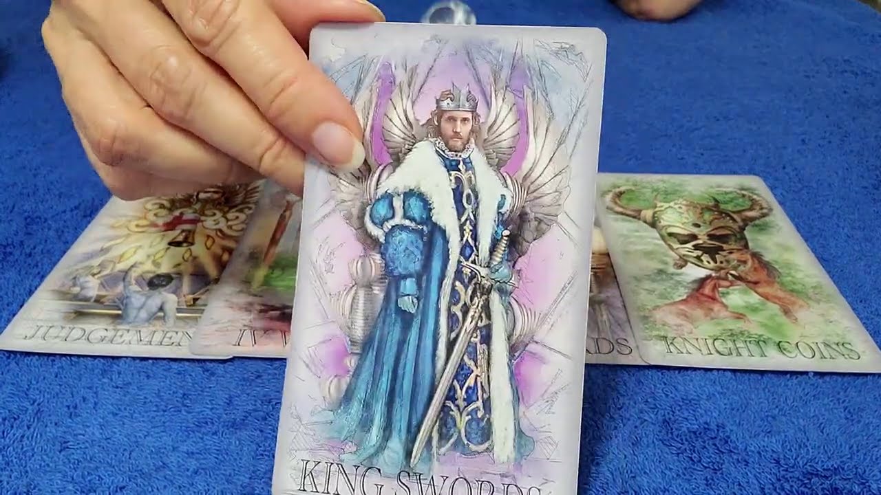 CAPRICORN - FEBRUARY 2021 COMMUNICATION COMING IN! 💌 👀 TAROT LOVE READING