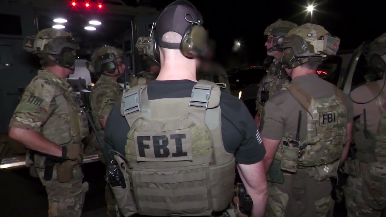 FBI Agents, GBI surround South Georgia homes