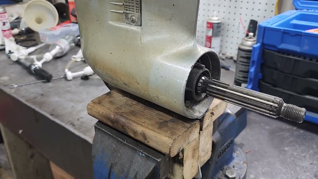 Disassembling a Honda 40hp Outboard Gearcase