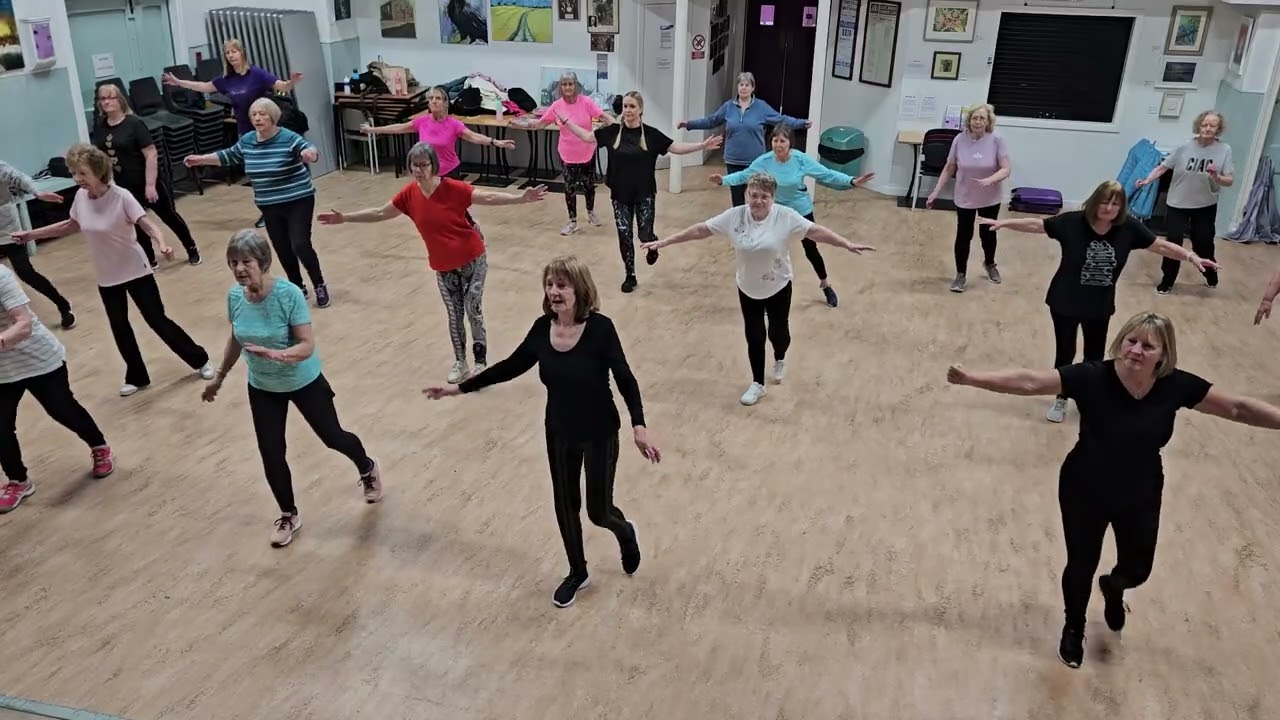 ChaCha Balance Dance to Banana Boat (Cha Cha Cha / 32BPM) by Tanz Orchester Klaus Hallen