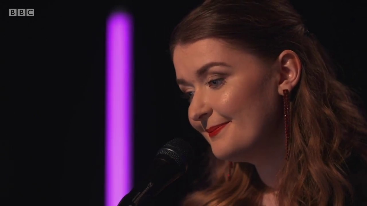 Nach truagh leat mi 's tu 'n &Egrave;irinn - Josie Duncan
