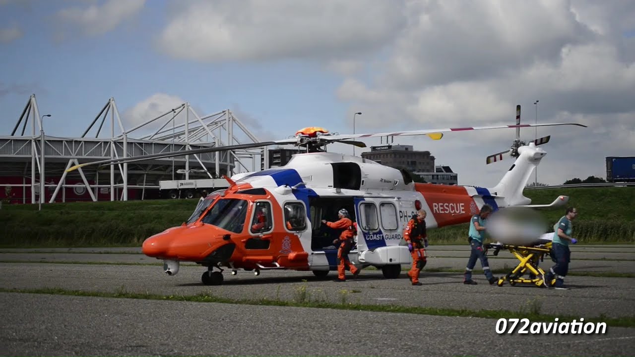 SAR helikopter vervoert zieke opvarende van schip naar Alkmaar.