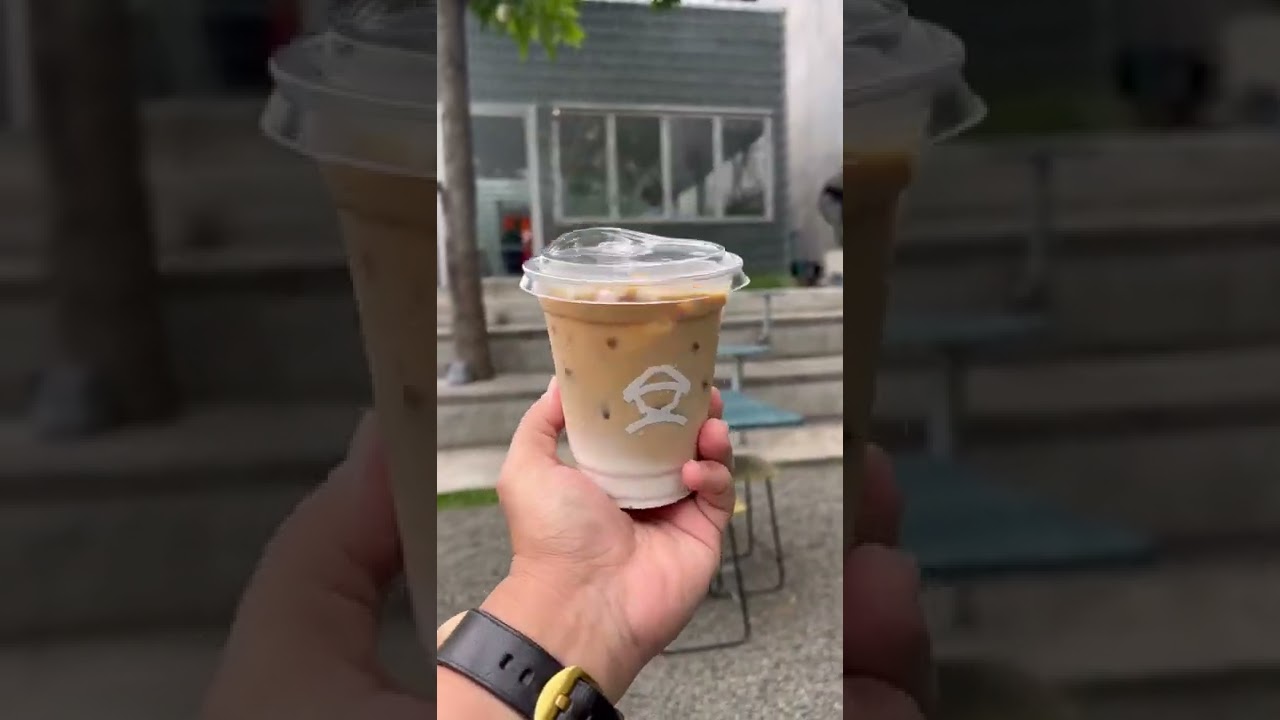 in frame: Cup CLEAR PET DATAR 14 oz + PREMIUM STRAWLESS LID &bull; Custom packaging www.yoboycup.com 🇮🇩