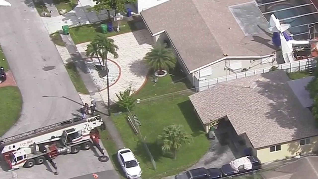 Crews remove plane from Miramar crash scene