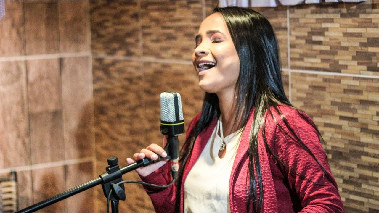 Simone Silva - Breve vem - Clipe Oficial