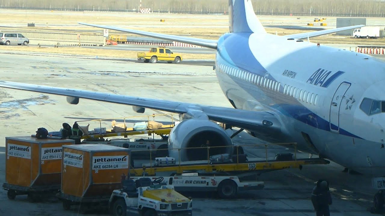北京空港の全日空ボーイング737-700