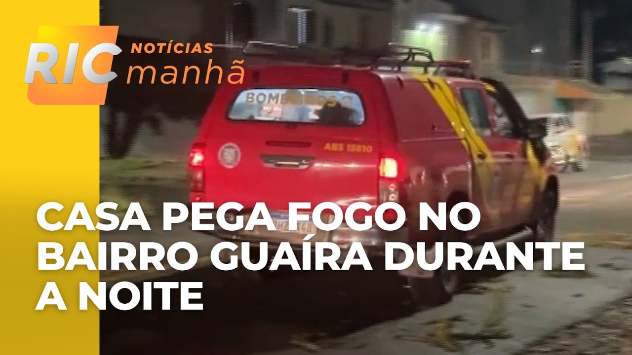Casa pega fogo durante a noite ; houve muita fumaça, mas ninguém ficou ferido