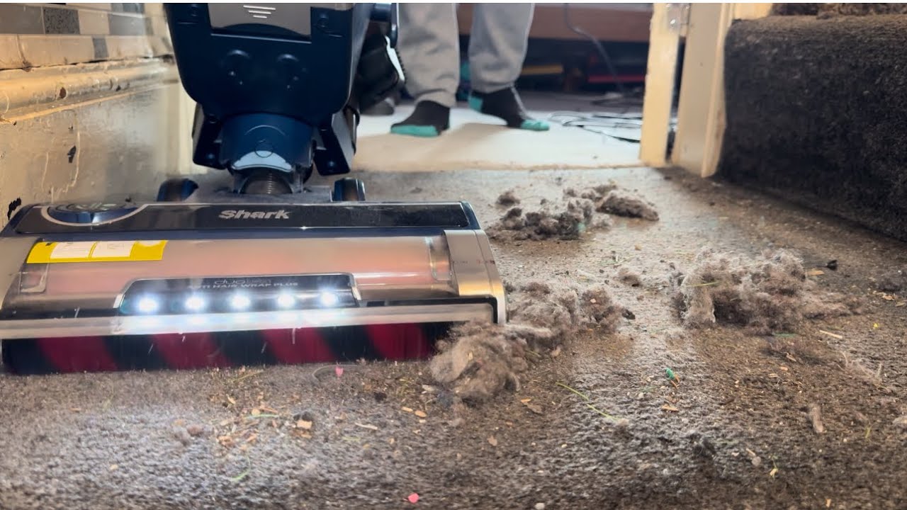 Shark Stratos vacuum cleaner - Upstairs cleaning