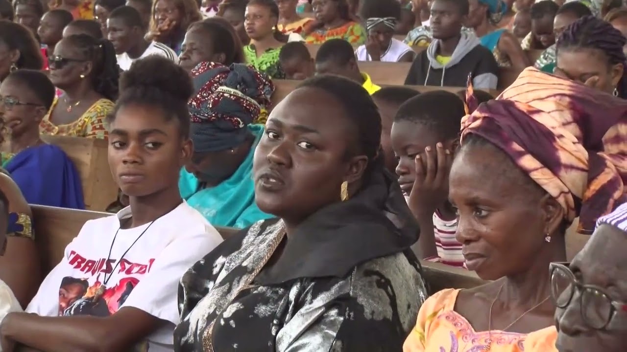 ECHOS DES DIOCESES:  INSTALLATION CANONIQUE DU PERE JEAN OLIVIER NACANABO