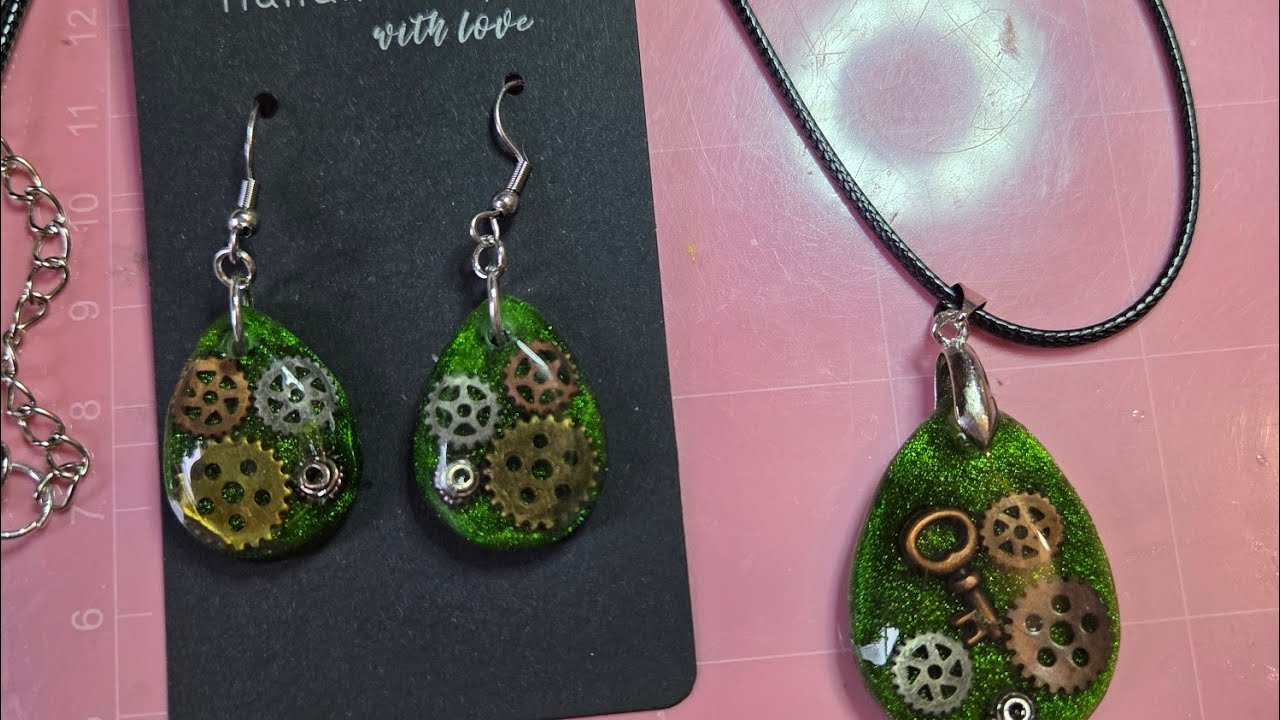 #113 cool steampunk style jewelry with tiny gears
